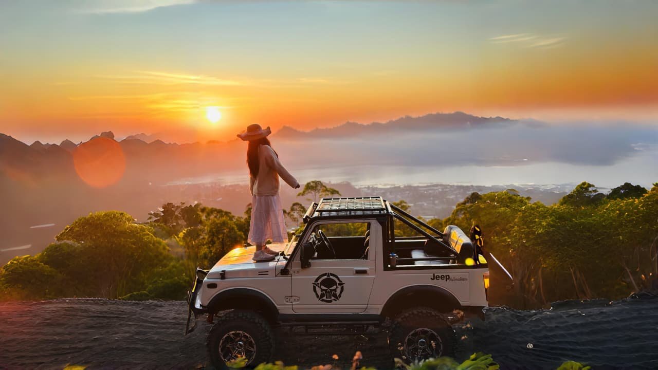 Sunrise & Black Lava Jeep Tour